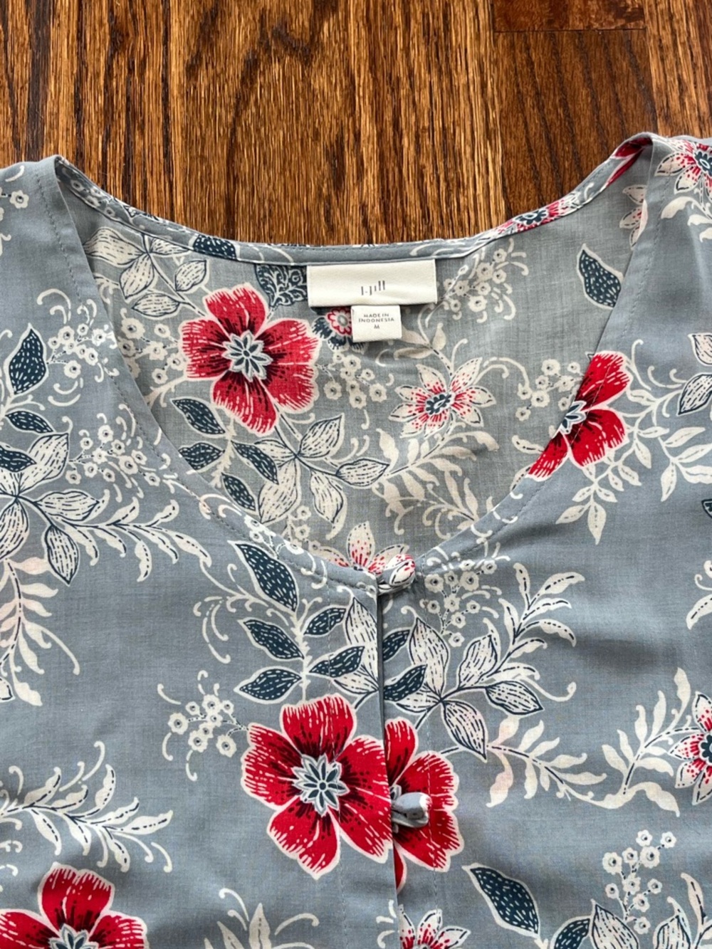 J. Jill Women’s Light Blue Floral Button-Down Blouse Size M - Picture 2 of 8